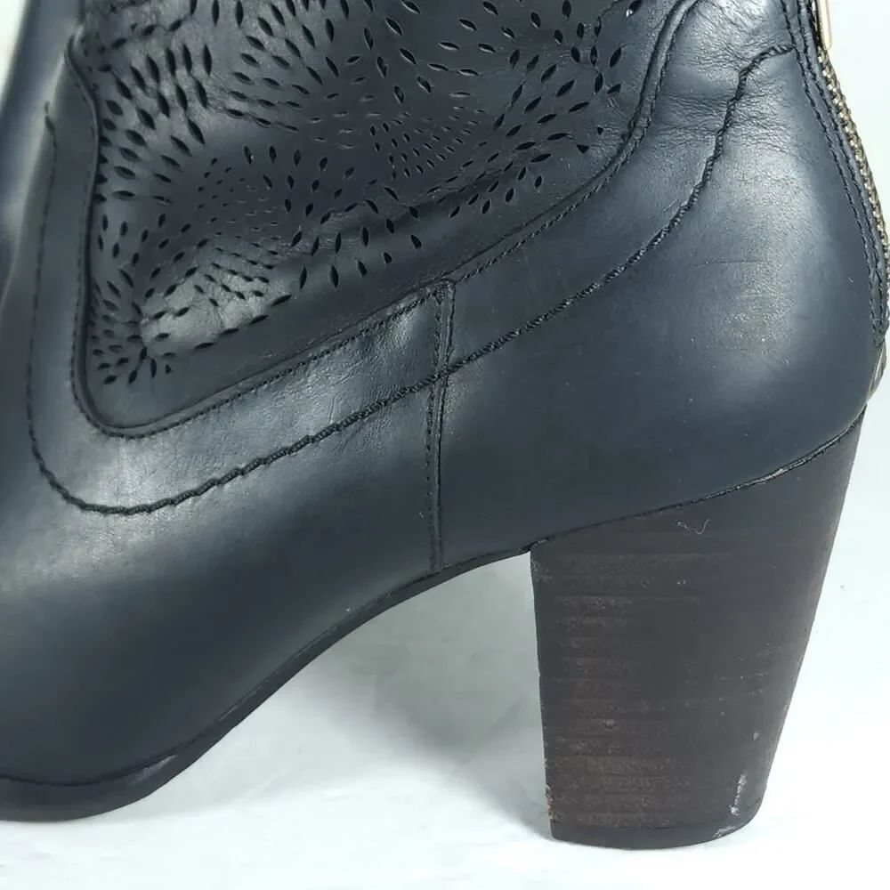UGG Women's Charlotte US8,5 Black Leather Perforated Heeled Ankle Booties Boots - Picture 12 of 16